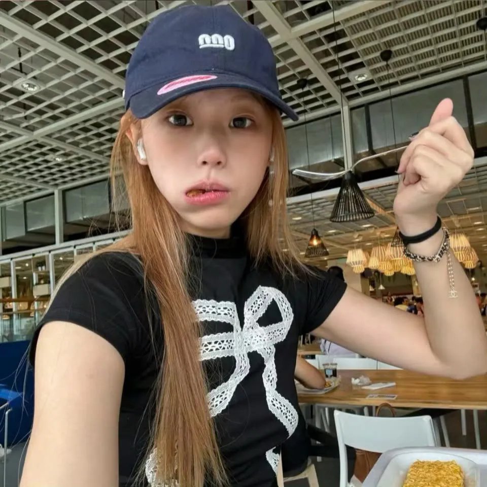 拉．拉